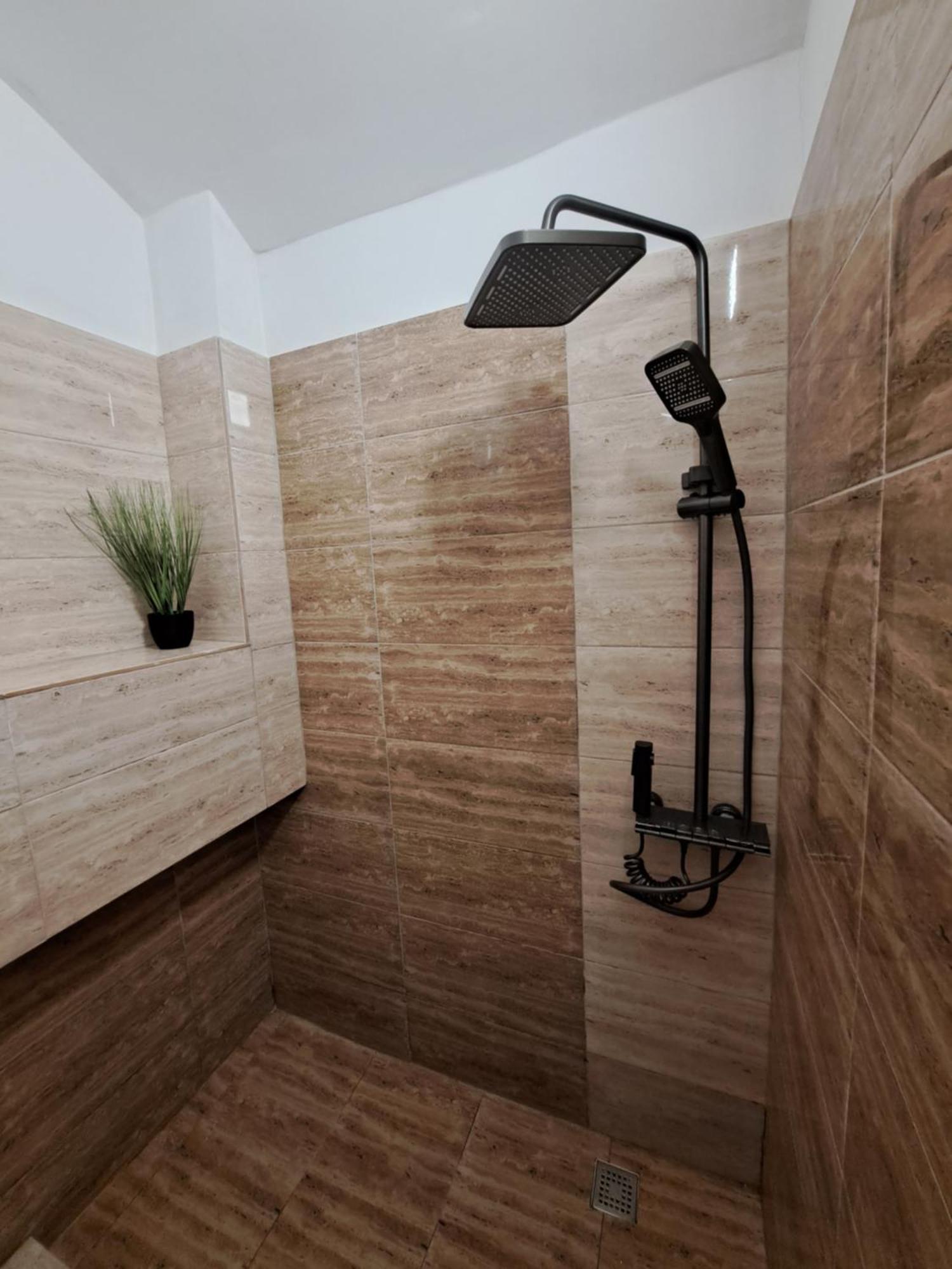 Regim Hotelier Pietonala Oradea Oda fotoğraf